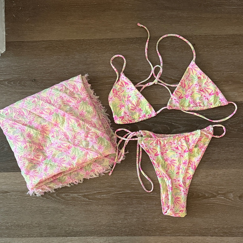 437 x That’s So Sabotage Bikini and Sarong